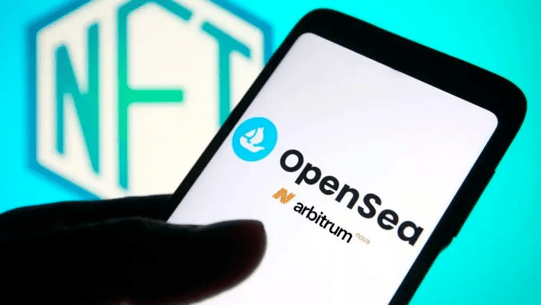 Telephone qui affiche le logo de la marketplace NFT OpenSea