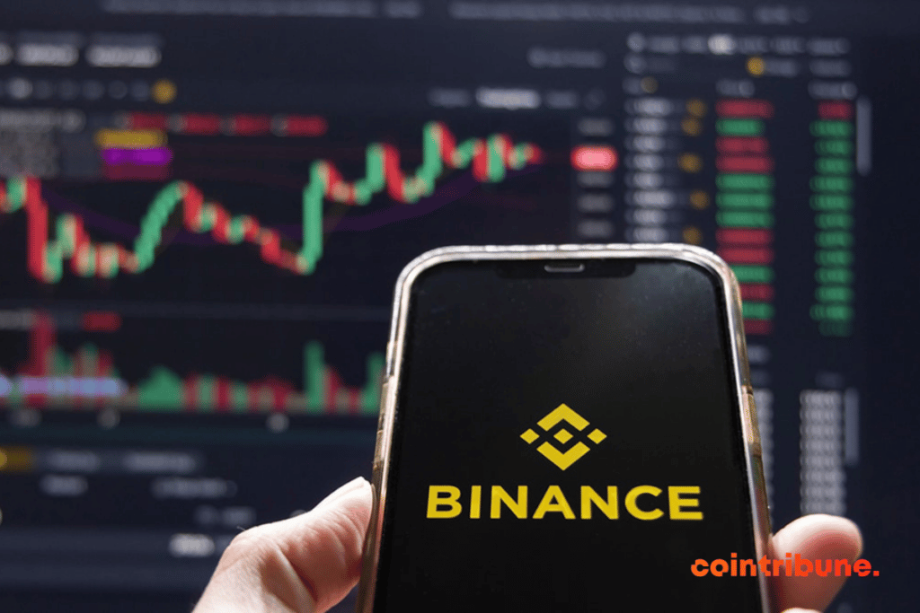 Le logo de l'exchange crypto Binance sur un téléphone