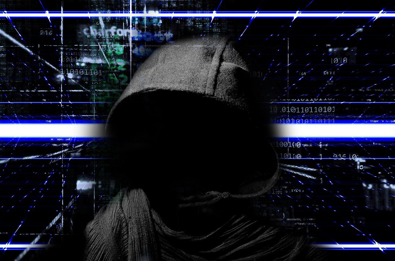 Un hacker con el rostro oculto